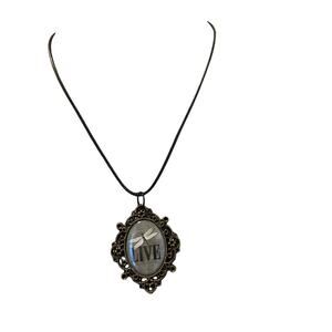 Live pendant necklace